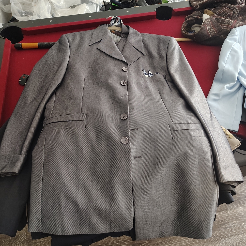 Elegant Gray Men's Suit